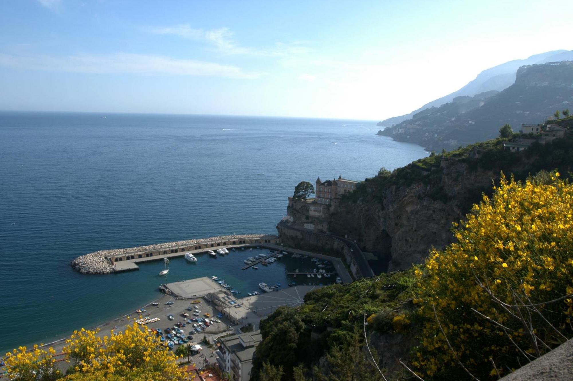 Charming Rooms Amalfi Coast Maiori Exterior photo